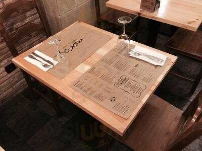 Moroy Tapas Y Vinos