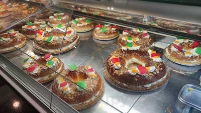 Pastelería Y Cafetería Miravalles