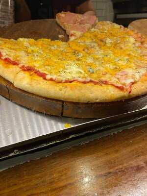 El Trébol 1983 Pizzas Y Empanadas