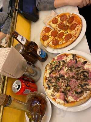 El Trébol 1983 Pizzas Y Empanadas