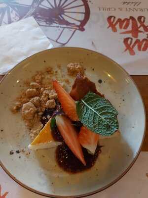 Cas Costas Grill & Market