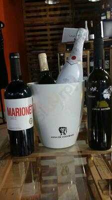 Billy's Wine & Fashion