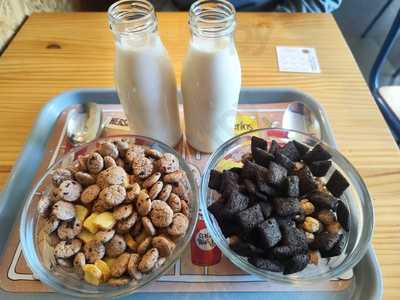 Cereal Hunters Café