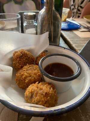 Maricastana Bar & Kitchen