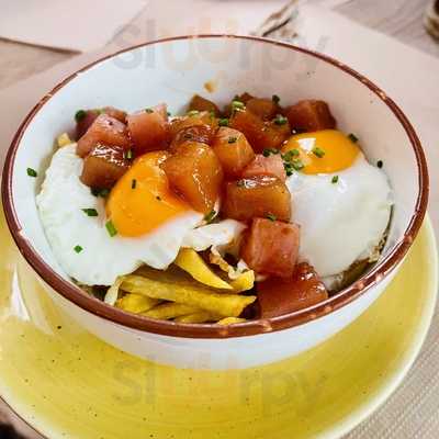 Maricastana Bar & Kitchen