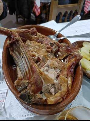 Mesón Restaurante El Segoviano - Photo 7