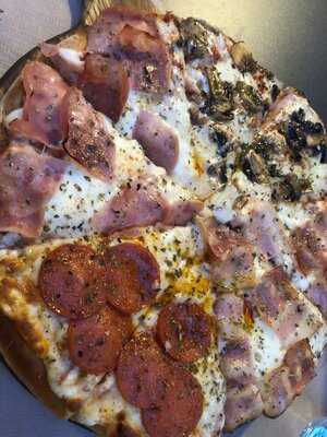 El Trébol 1983 Pizzas Y Empanadas