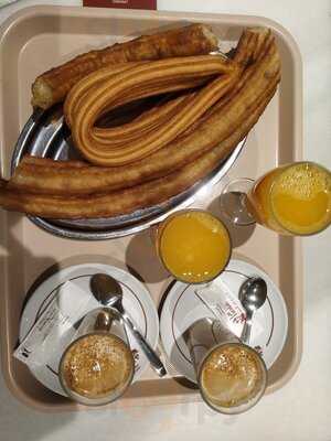 Las Farolas De La Calle Mayor