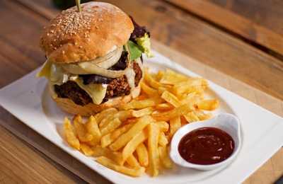 Buns & Bones - Guzmán El Bueno