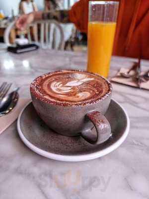 La Infinito Cafe-libros-arte