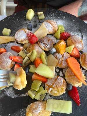 Oops Bubble Waffle Café