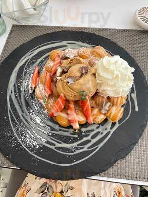 Oops Bubble Waffle Café