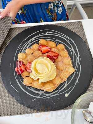 Oops Bubble Waffle Café