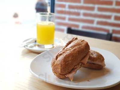 La Cochera Restaurante & Bar