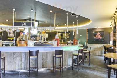 La Cochera Restaurante & Bar