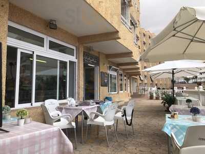 Waikiki Pool Food Bar