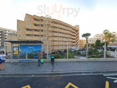 Waikiki Pool Food Bar