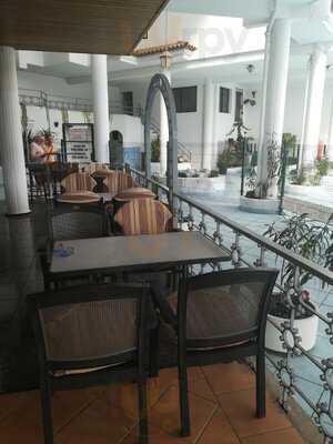 Oasis Bar & Bistro - Photo 7