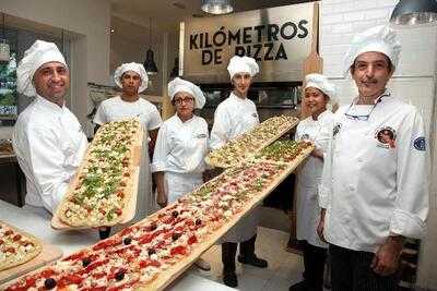 Kilómetros De Pizza