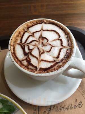 Pinale Coffee Shop & Salad Bar