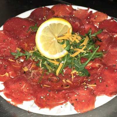 Amigos Aquí Me Quedo Yo