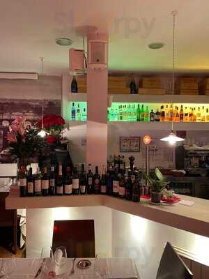 Moncalvillo Cafe Bistro