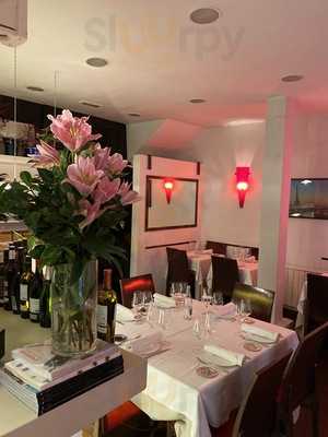 Moncalvillo Cafe Bistro