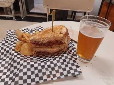 Craft 19 Pastrami Burgers & Beer