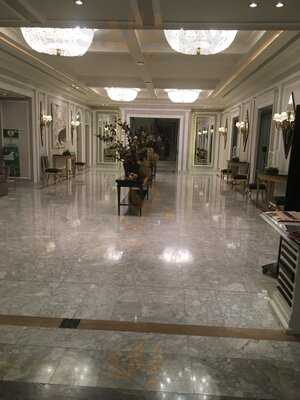 Hotel Restaurant At Villa Magna