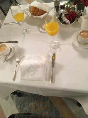 Hotel Restaurant At Villa Magna