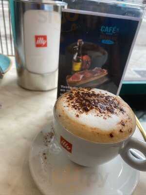 Café De La Rivière