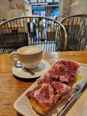 Café De La Rivière