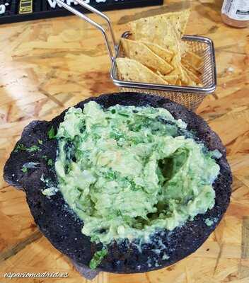 Cuxta Antojitos-beer & Shop