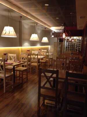 La Loca Juana Bar De Vinos - Photo 7