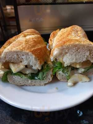 Bocadilleria Bar El Tres