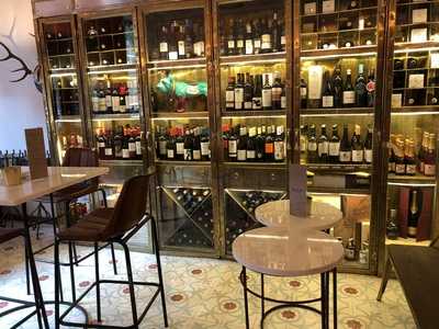 Marcelino, Vinos Y Ultraporcinos