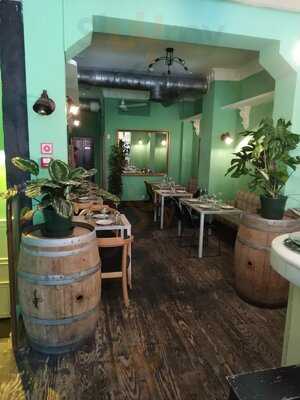 Restaurante Llega Y Pon