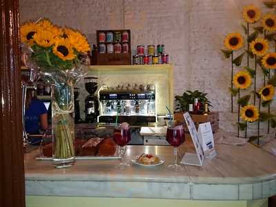 Restaurante Llega Y Pon