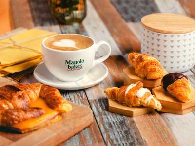 Manolo Bakes