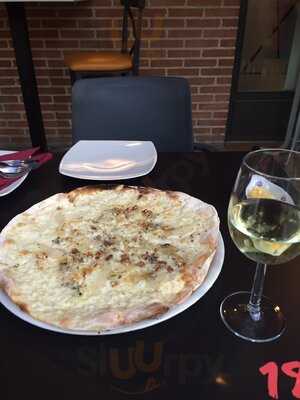 Pizzeria La Famiglia