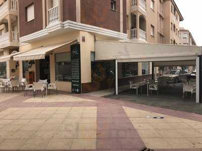 Utopia Tapas Y Vinos