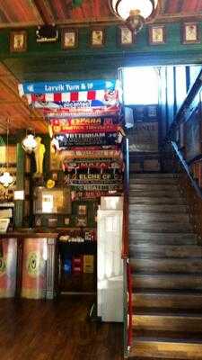 The Clover Irish Golf Tavern