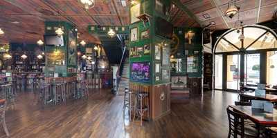 The Clover Irish Golf Tavern