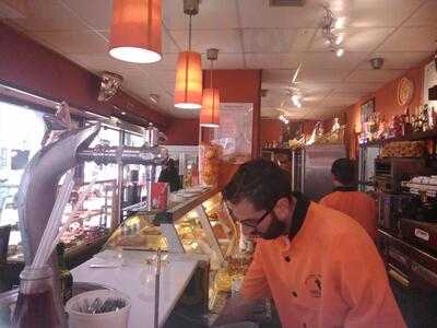 Ccafeteria Pasteleria Charlot