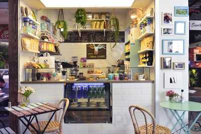 Mamamery Corner Cafe