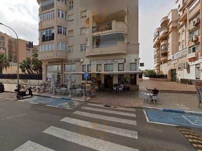 Cafetería-pizzería F&m