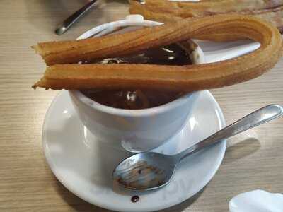 Cafeteria Y Churreria Calentitos