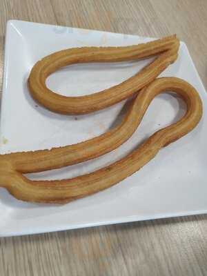 Cafeteria Y Churreria Calentitos
