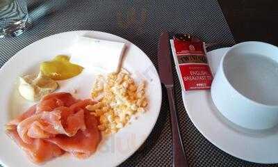 Godello - Mirasierra Suites Hotel