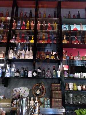 Lía Madrid Cocktail Boutique